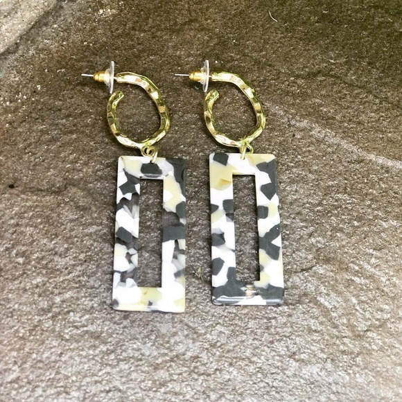 Acrylic Gold Plated Fashion  Earrings - Picture 4 of 5